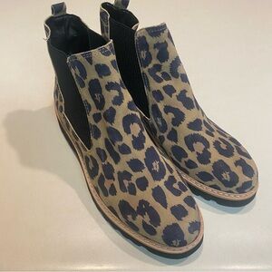 DONALD PLINER NWOT CARSYN LEOPARD LUG SOLE CHELSEA BOOT BOOTIE WOMENS SZ 6.5